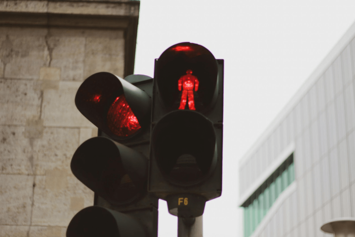 brake-or-brace?-what-to-do-if-you're-about-to-be-rear-ended-at-a-stoplight